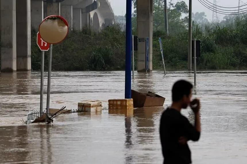 “我们看不到前方的路”中国南部遭暴雨和洪水淹没